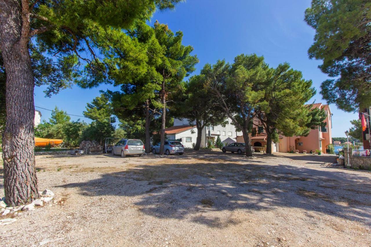 Villa Bozena Brodarica  Exteriör bild
